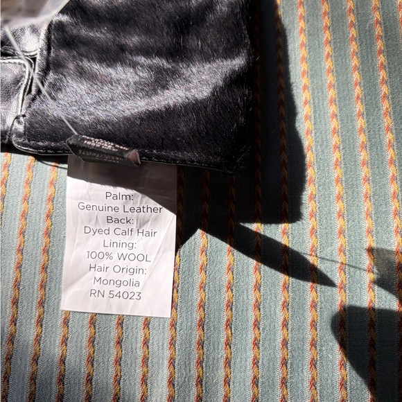 Black Banana Republic calf hair leather and wool- Stylish Winter Accessory NEW - Picture 4 of 4